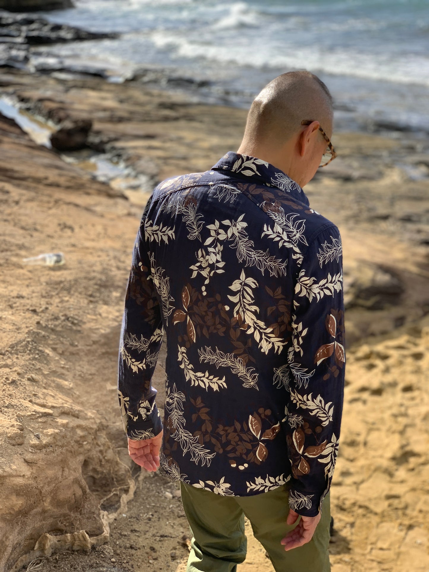 トライアングルフラップシャツ／マイレリーフプリント