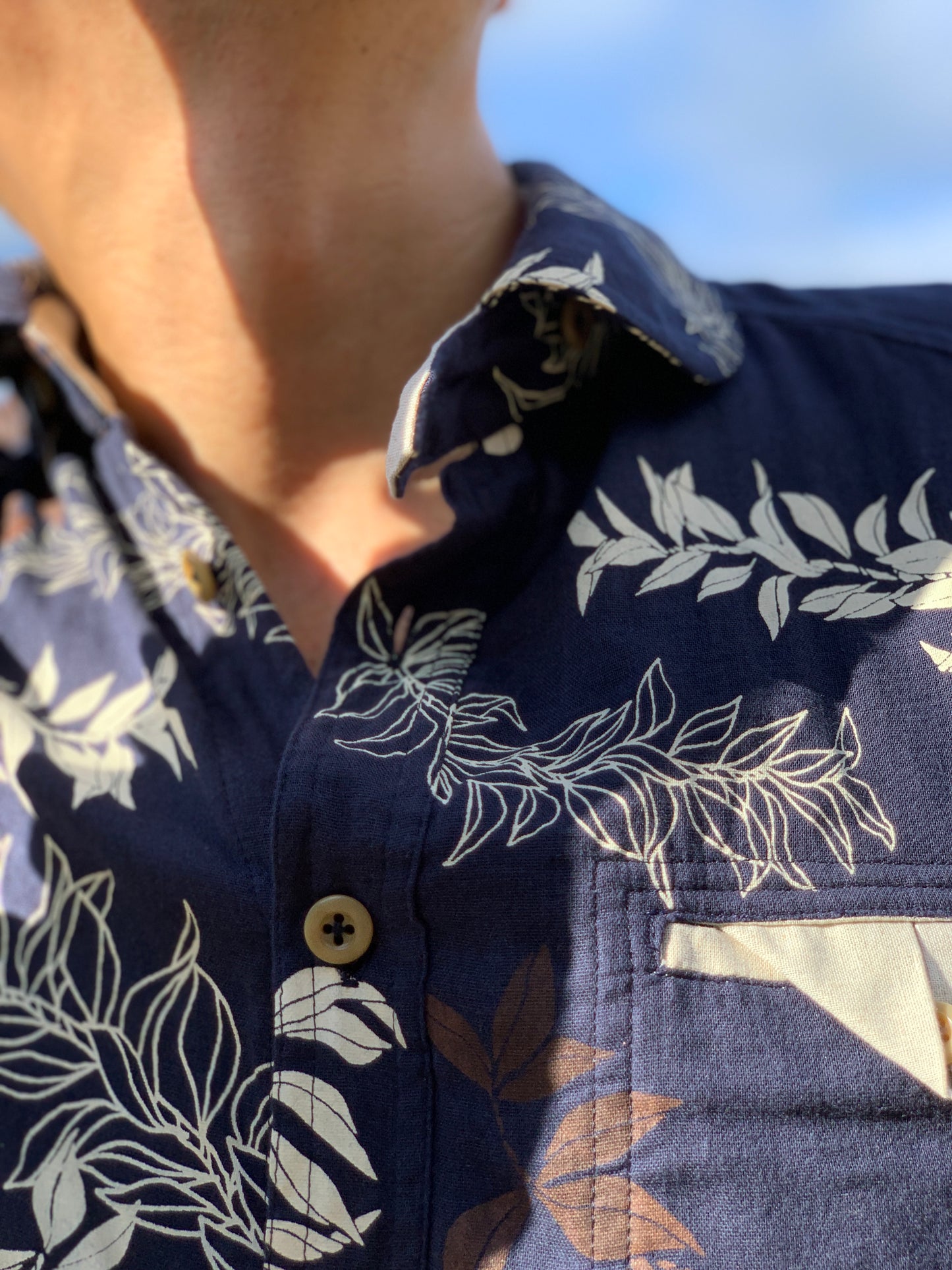 トライアングルフラップシャツ／マイレリーフプリント