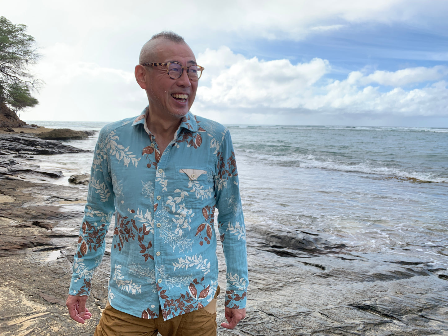 トライアングルフラップシャツ／マイレリーフプリント