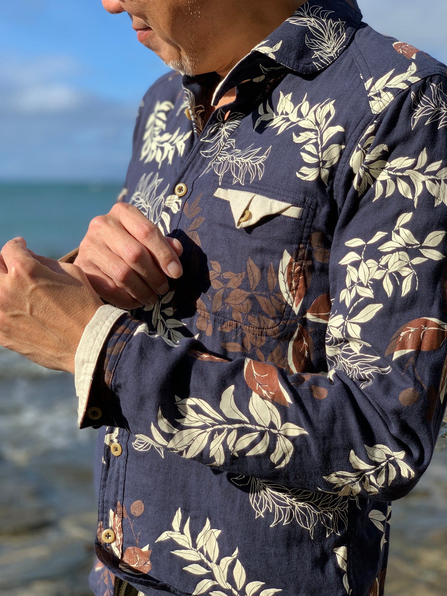 トライアングルフラップシャツ／マイレリーフプリント