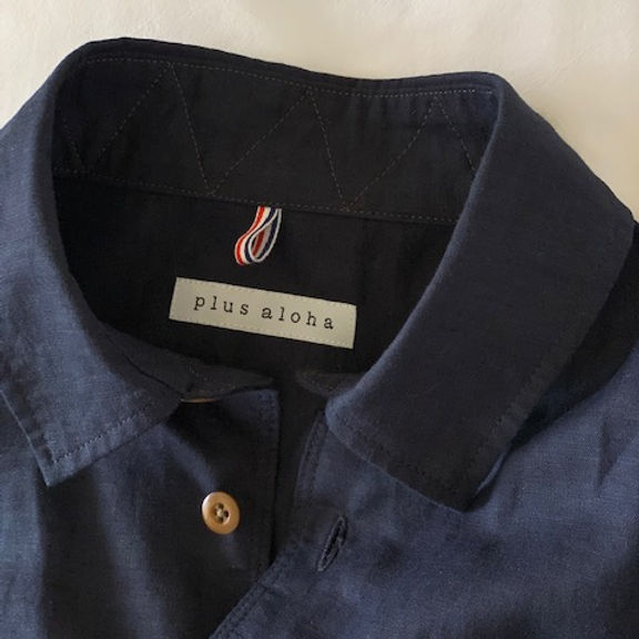 無地のシンプルなシャツ