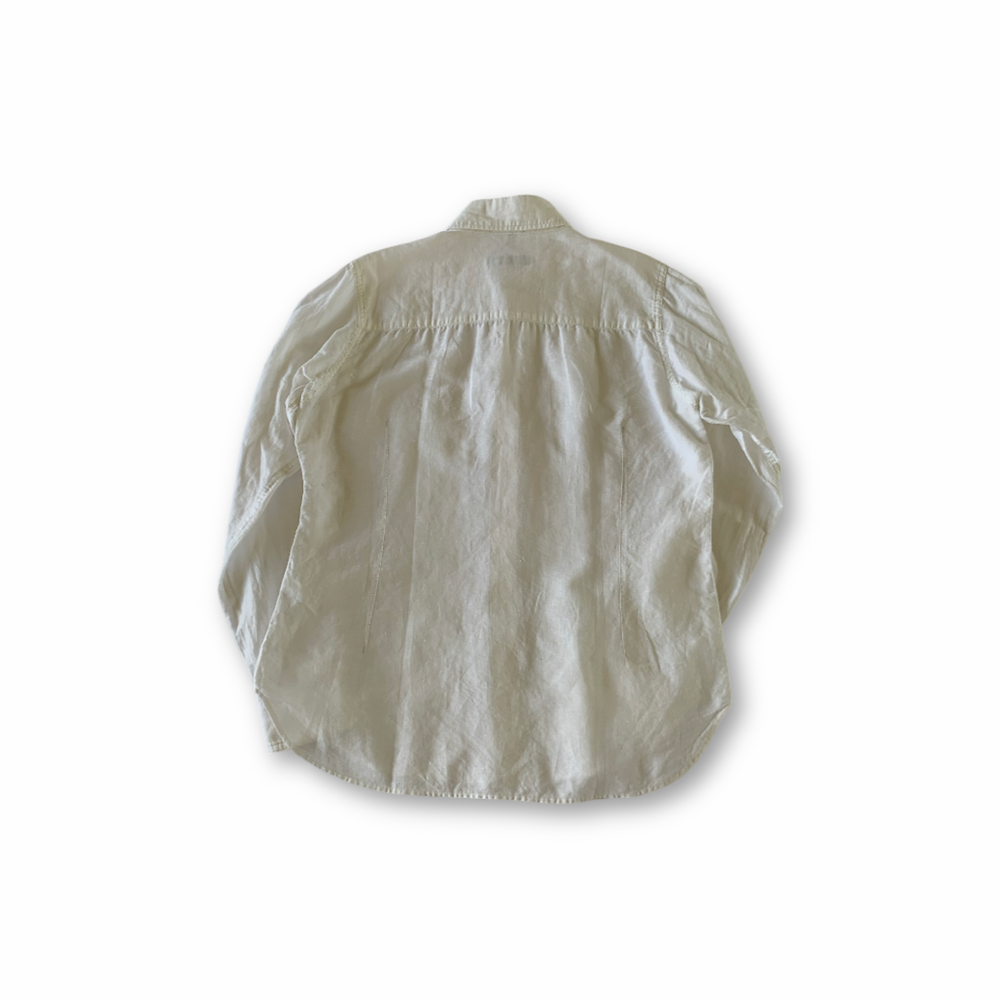 無地のシンプルなシャツ