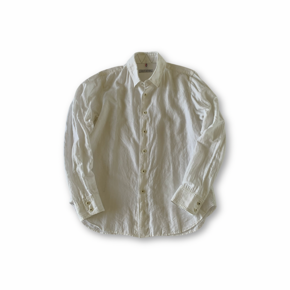 無地のシンプルなシャツ