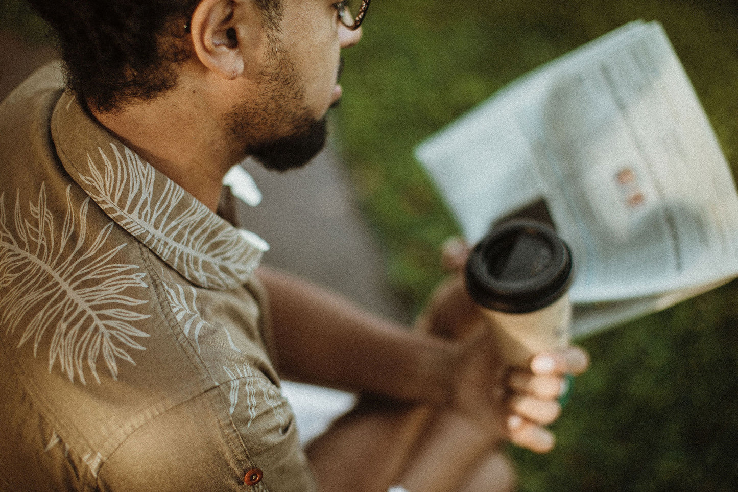 ラウンドカラーロールアップスリーブシャツ／パームリーフプリント