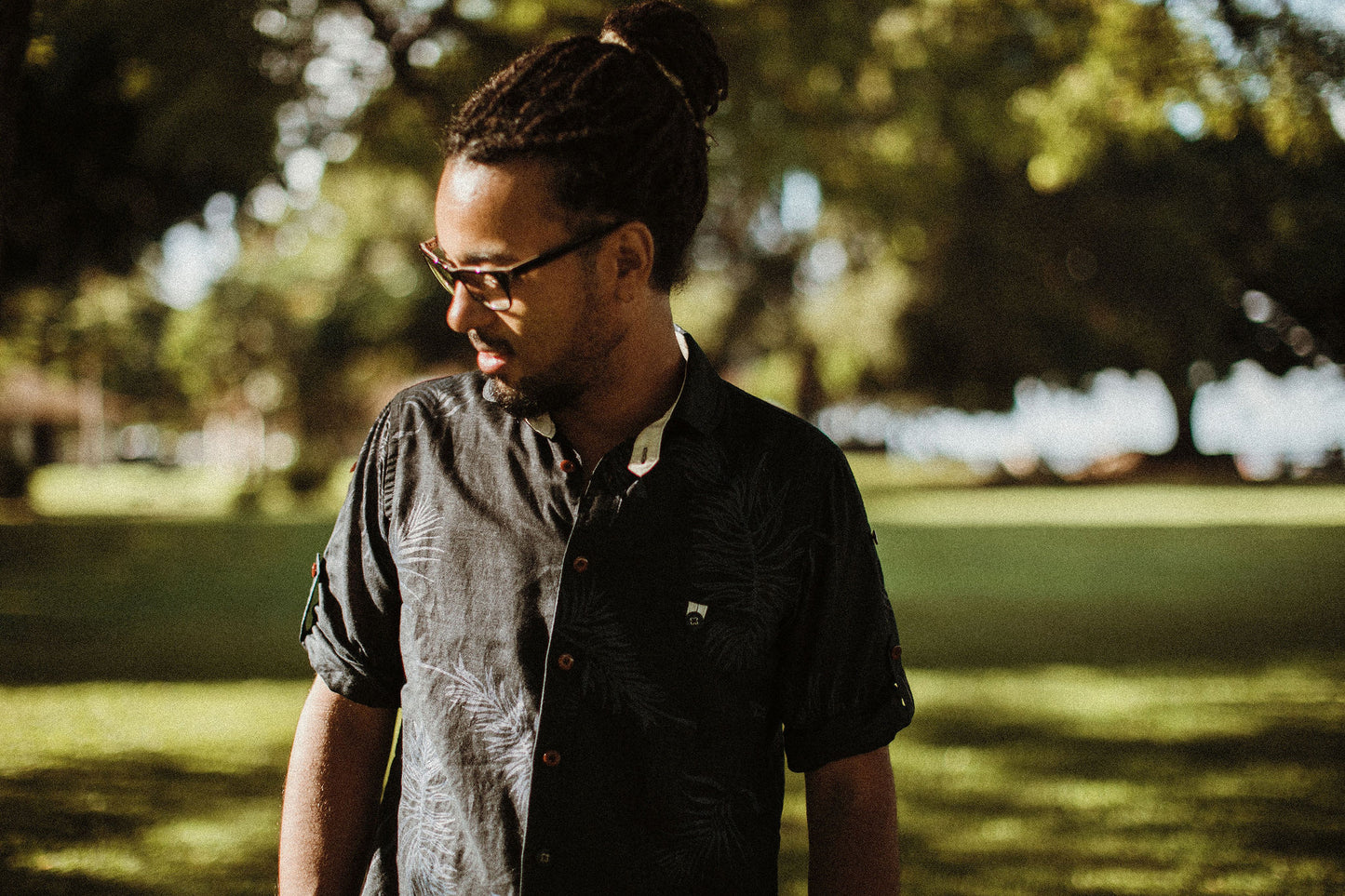 ラウンドカラーロールアップスリーブシャツ／パームリーフプリント