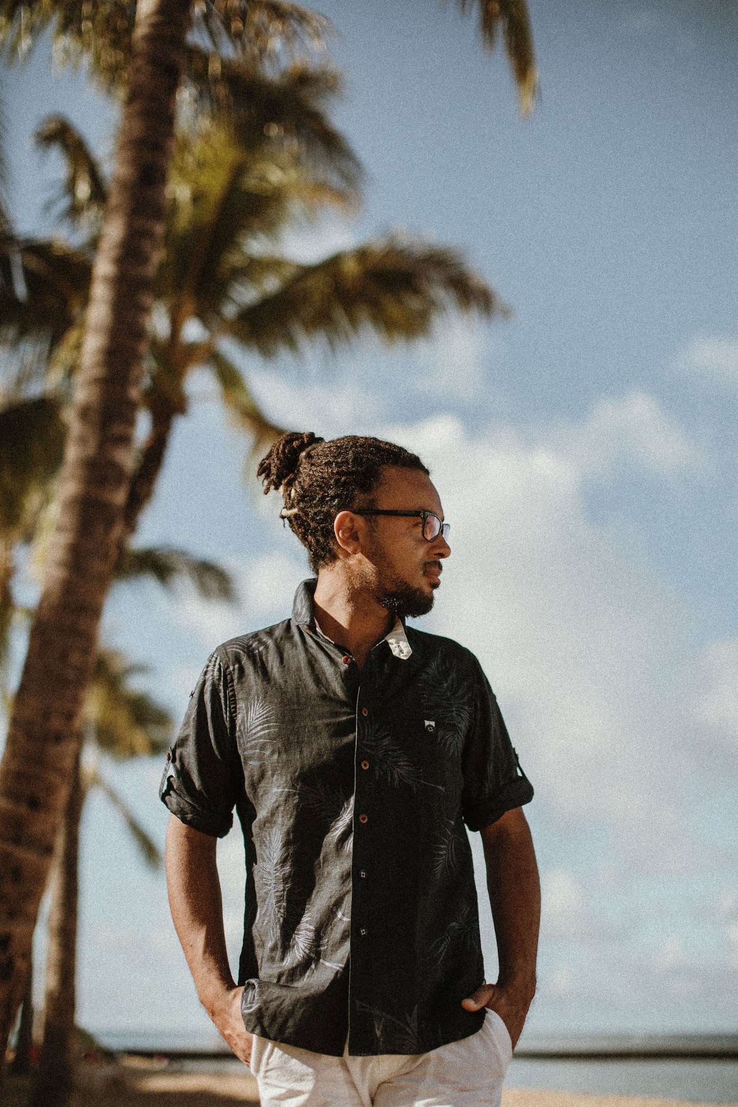 ラウンドカラーロールアップスリーブシャツ／パームリーフプリント