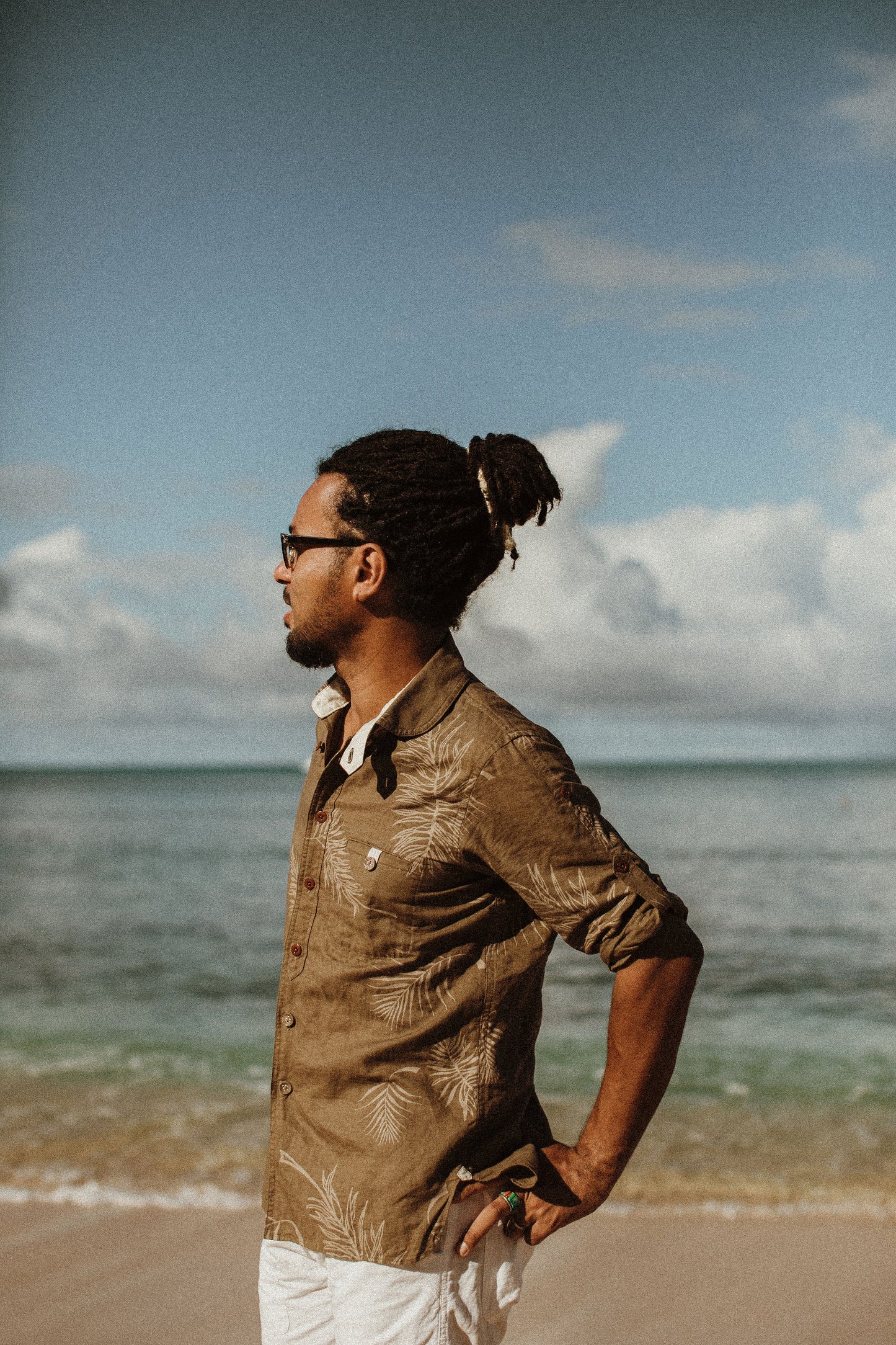 ラウンドカラーロールアップスリーブシャツ／パームリーフプリント